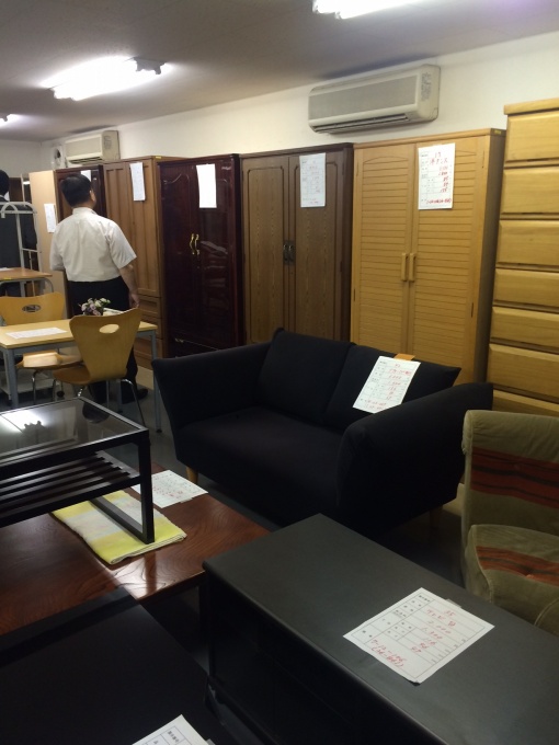 木製家具がずらり。 どれもお買い得です。