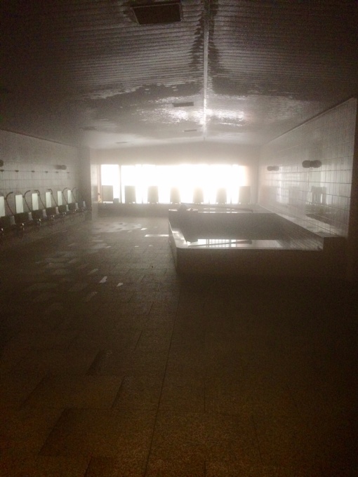 職員のための浴場。 結構広い。