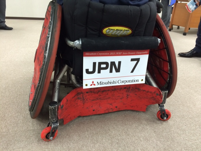 ぶつかった傷がすごい ちなみに一台150万円！