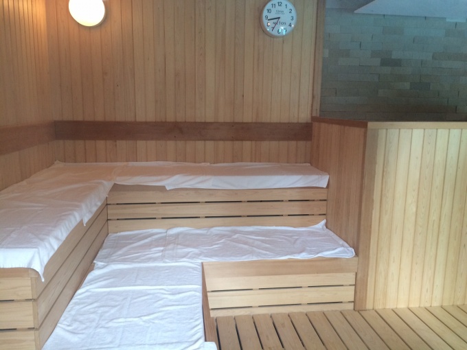 プールサイドにはサウナも